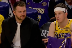 包含浓眉哥爆冷击败湖人，赛事规则更新引爆全场！的词条