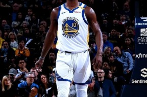  库里在西班牙队比赛中败北,绝杀引发热议的球员是 